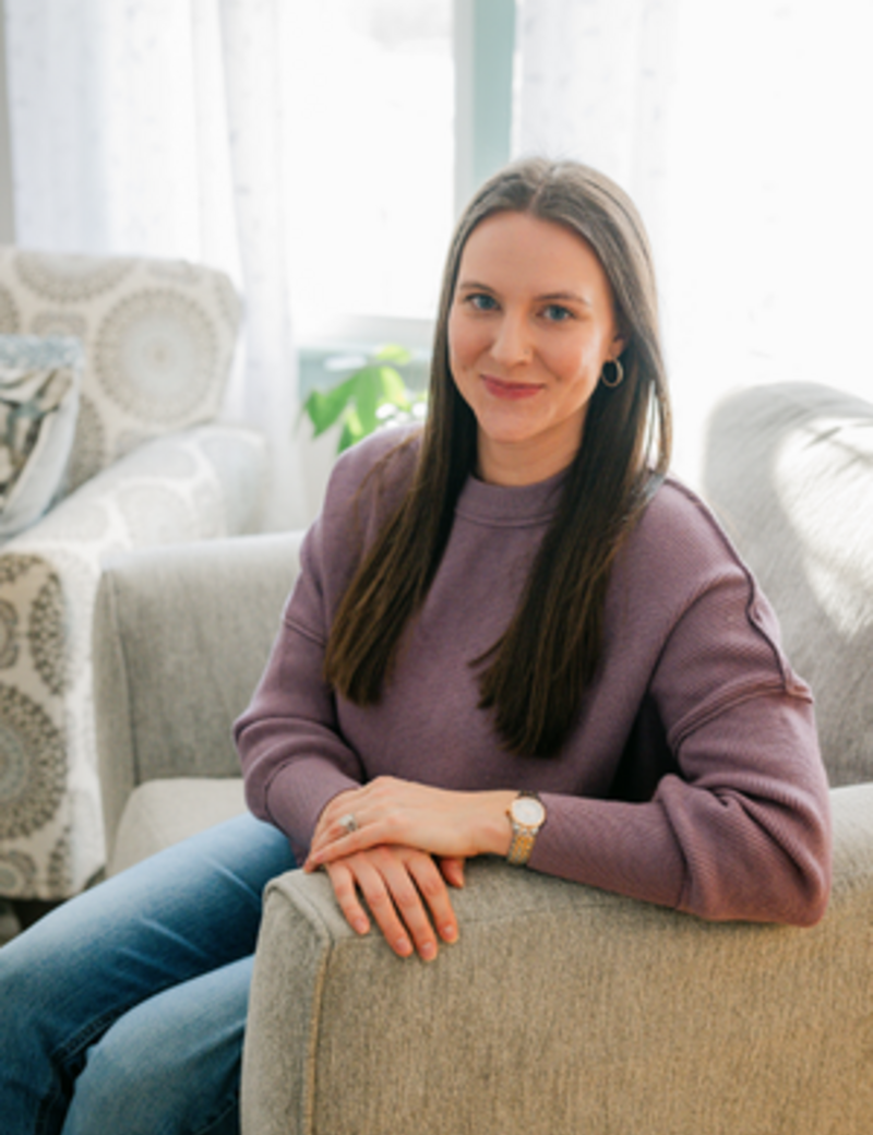 Dr. Lydia Weiss