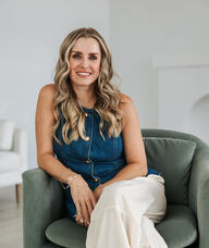 Book an Appointment with Mekinnah Currie for Aesthetics